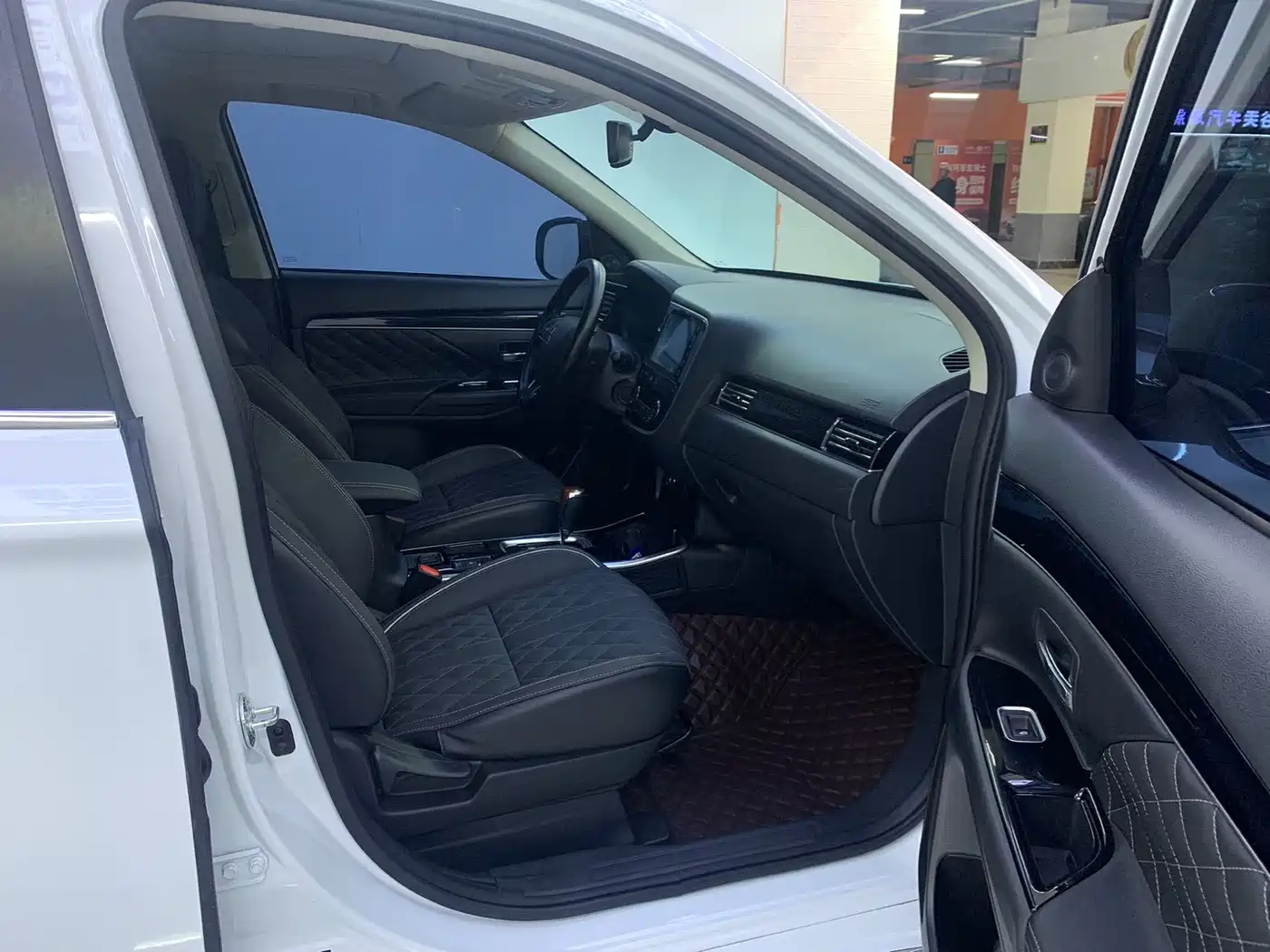 MITSUBISHI OUTLANDER