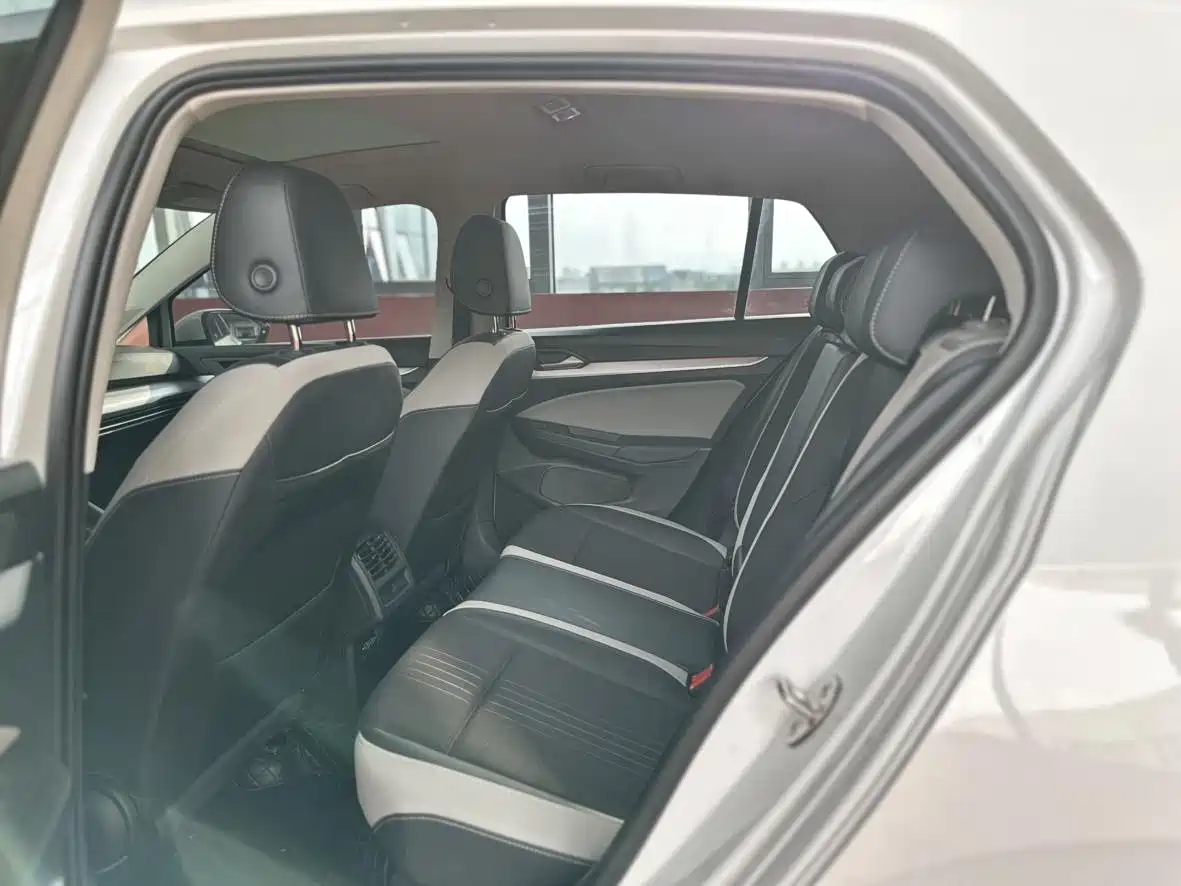 Volkswagen Golf 2023 280TSI DSG Pro фото 8