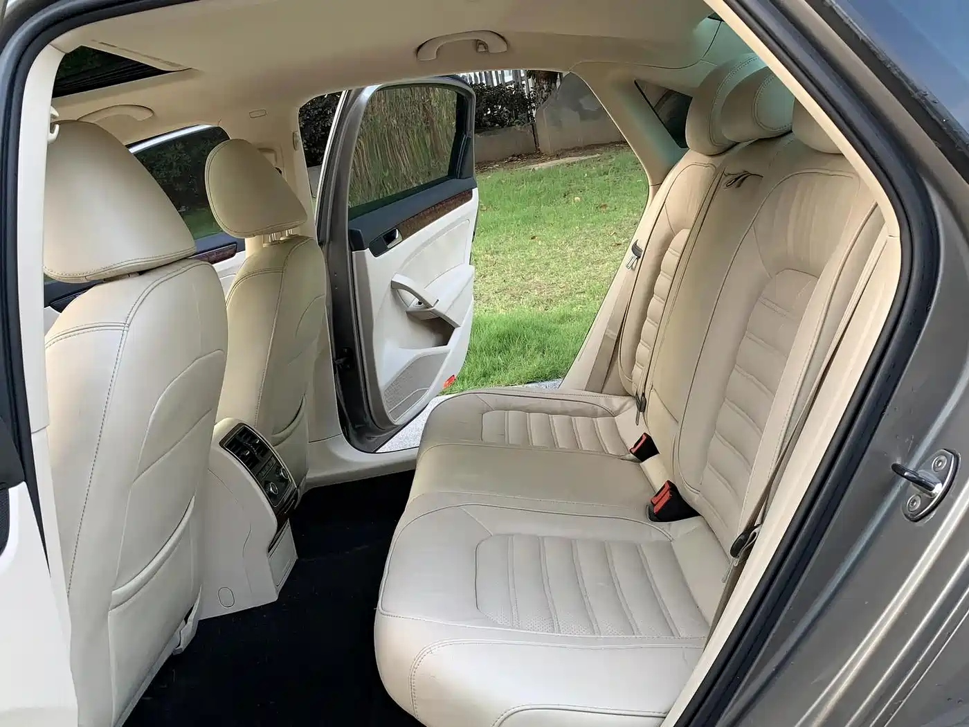 Photo 16 - Volkswagen Passat