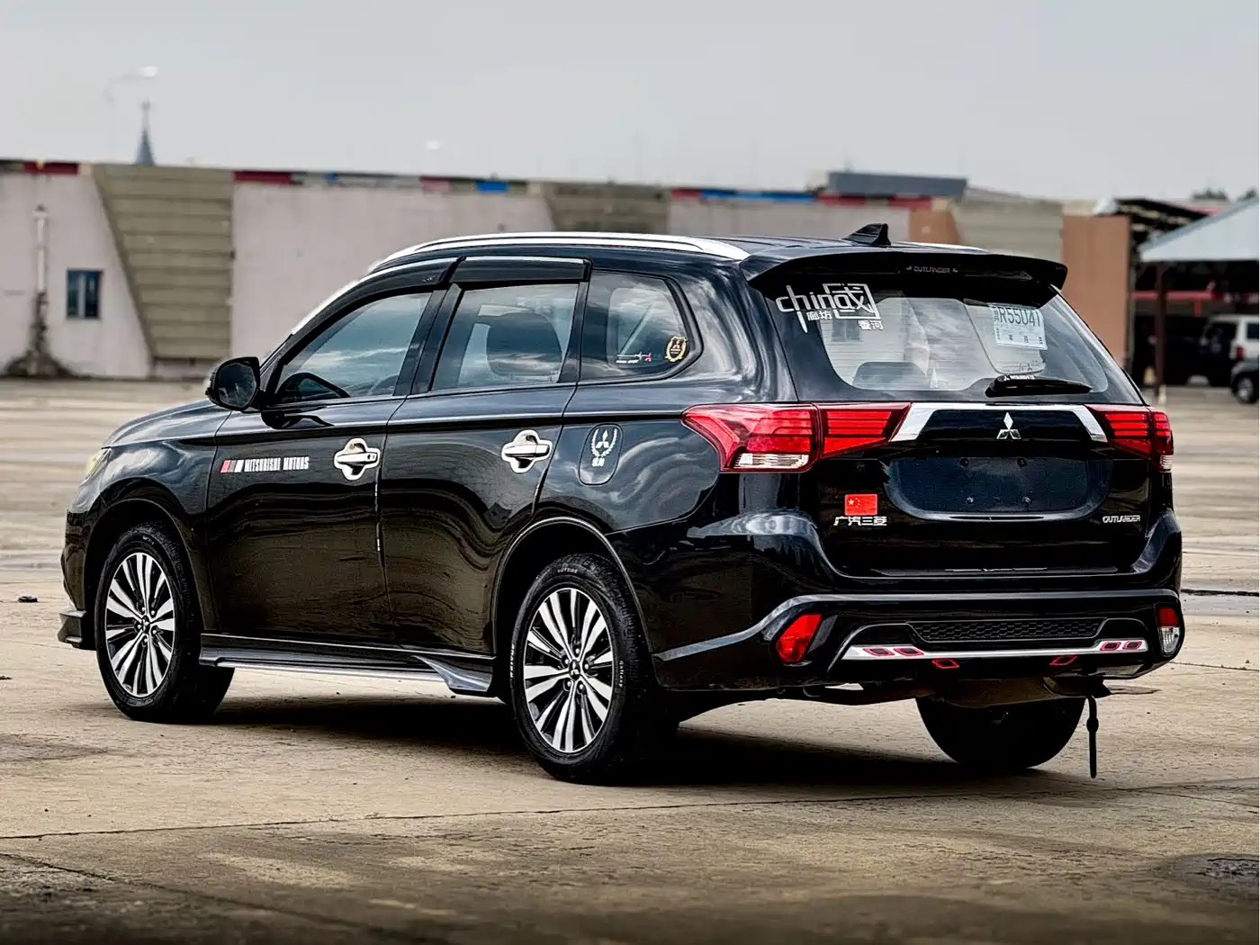 MITSUBISHI OUTLANDER