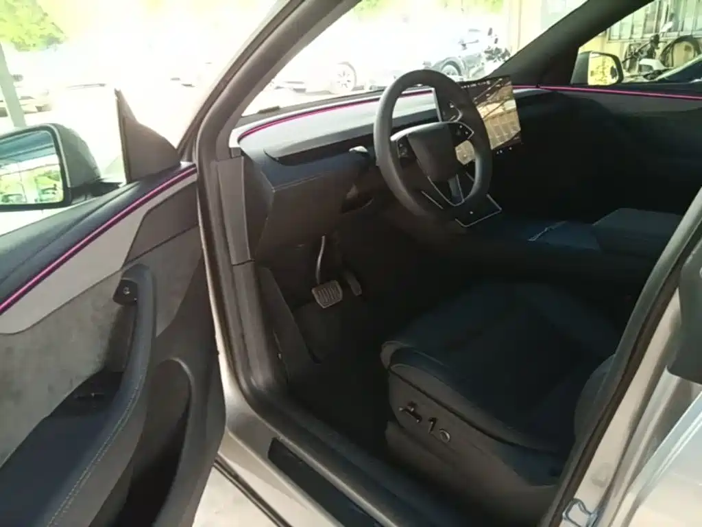 Tesla Model Y L 2026 2025 Facelift Long Range AWD