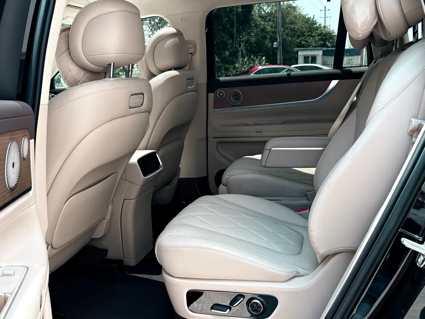 AITO Wenjie AITO M9 2024 Extended Range Ultra 42kWh 6-Seater фото 5
