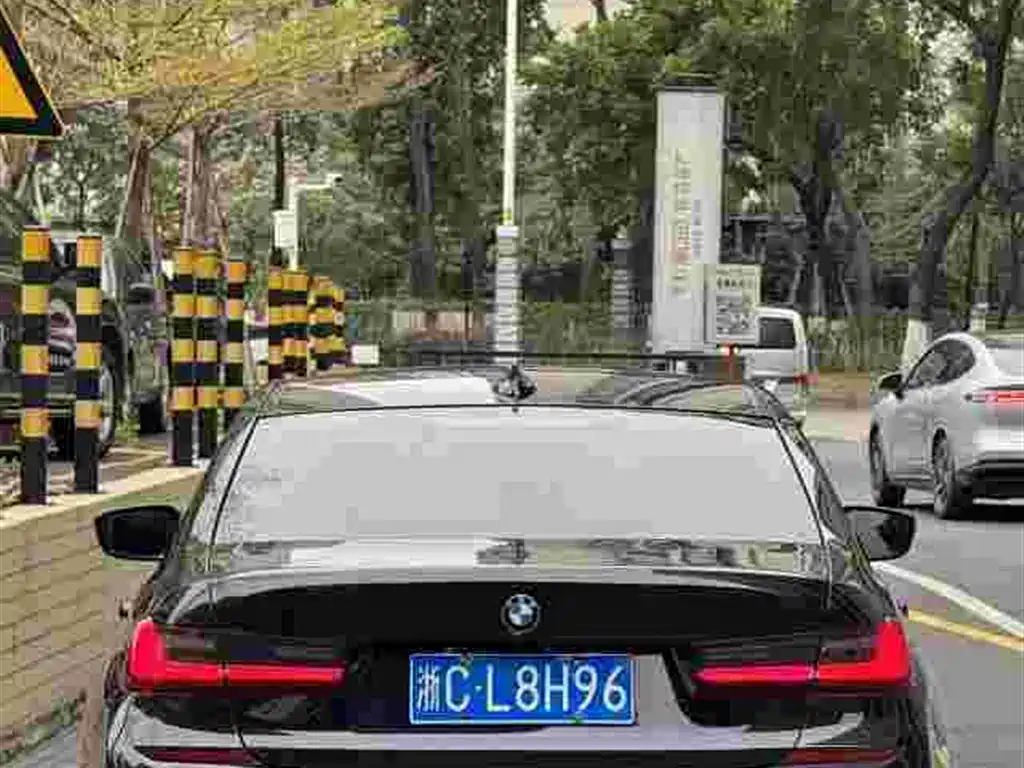 BMW 3 Series 2022 325i M Sport Shadow Edition фото 5
