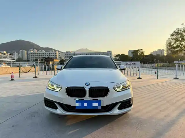 BMW 1 SERIES