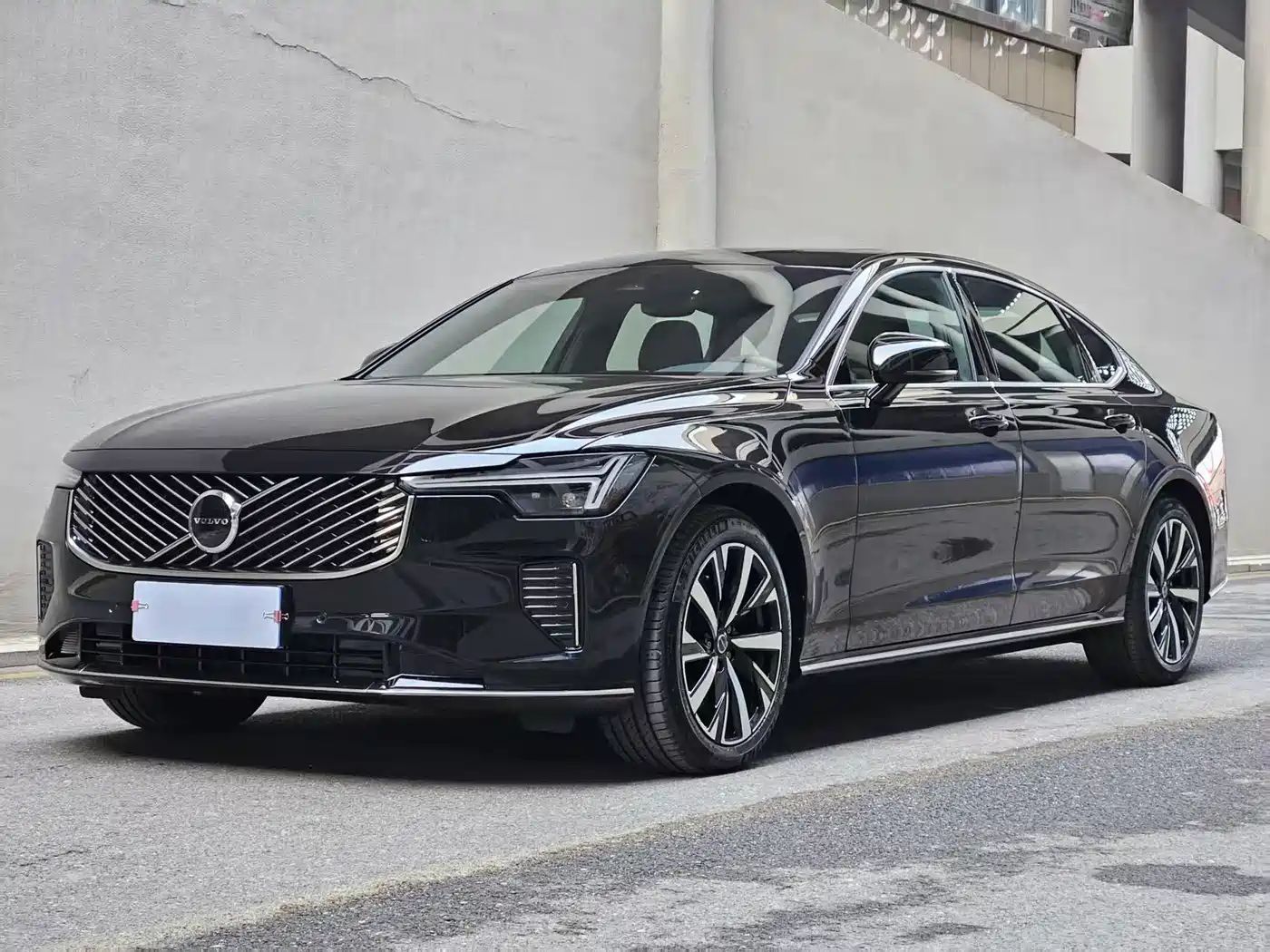 Фото 1 - Volvo S90