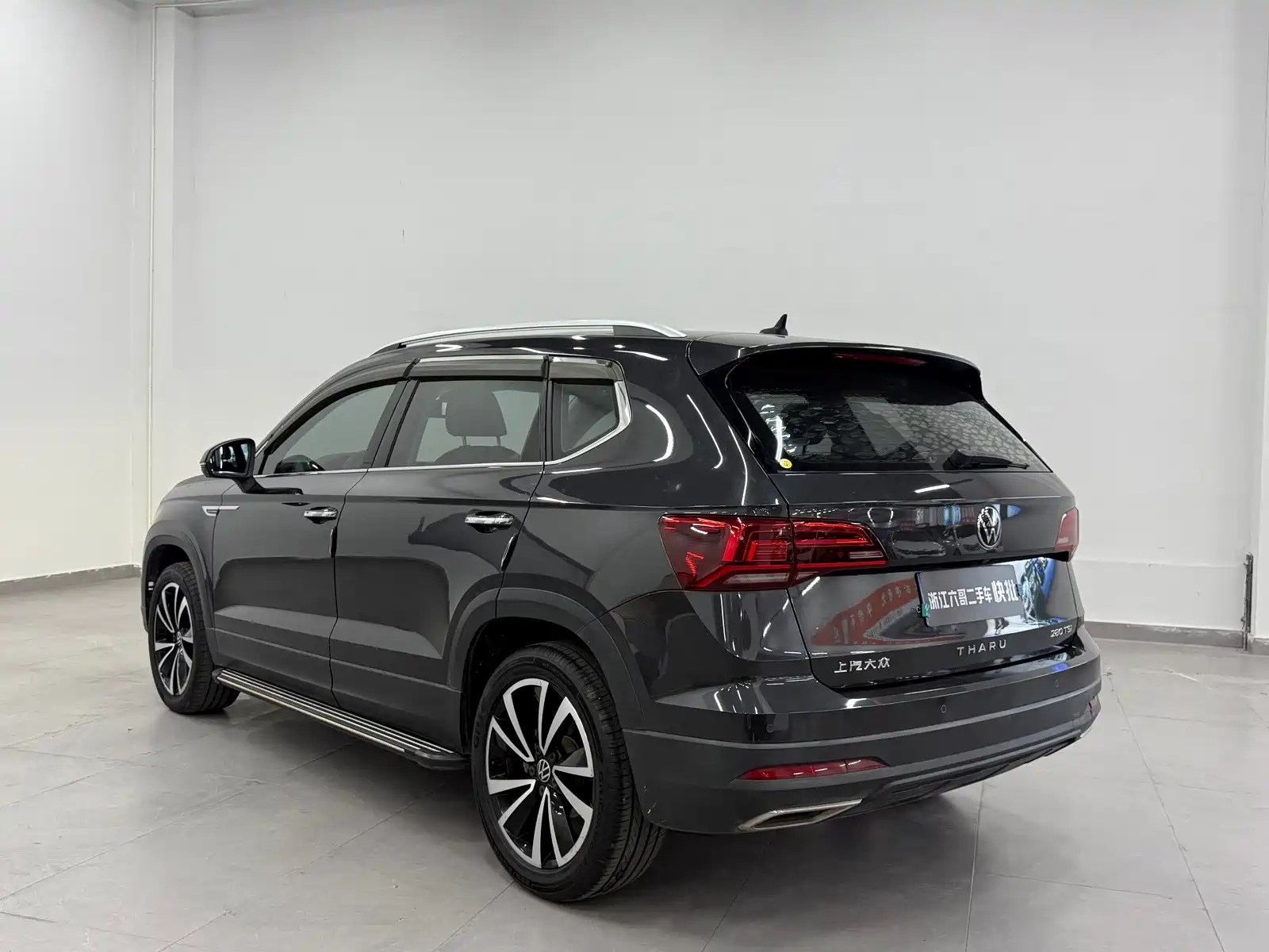 صورة 14 - Volkswagen Tharu