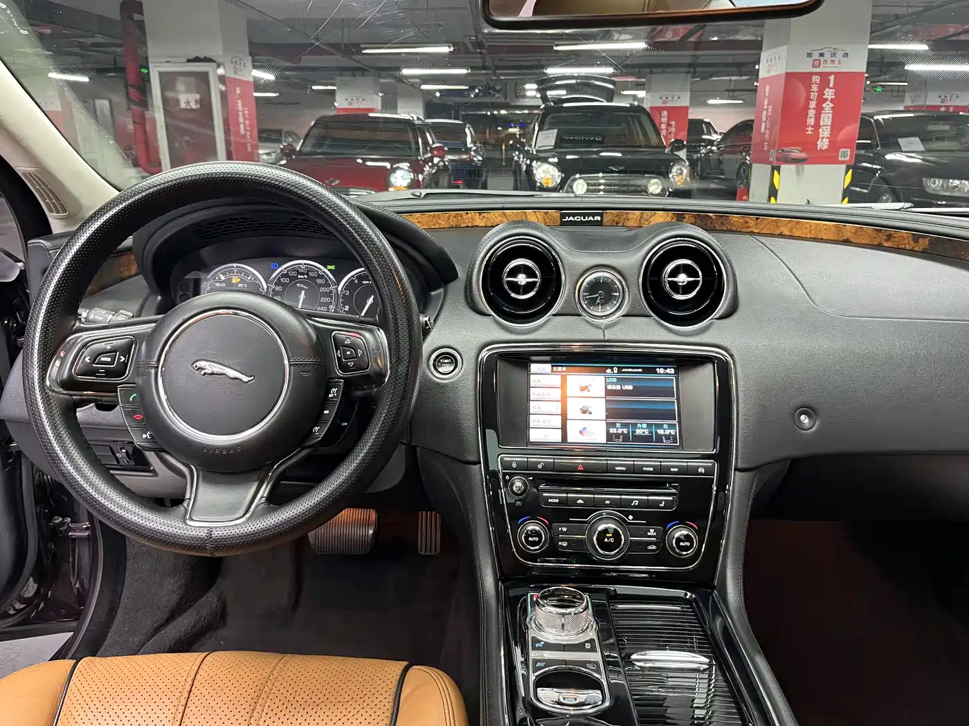 Jaguar XJ 2015 XJL 3.0 SC AWD Panorama Business фото 27