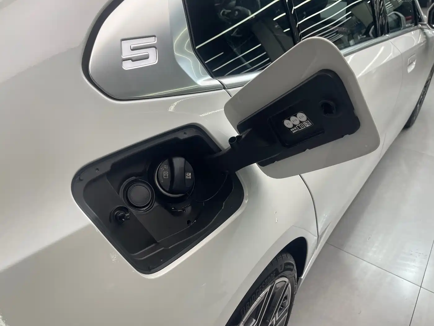 BMW 5 Series 2025 530Li Premium M Sport Package фото 35