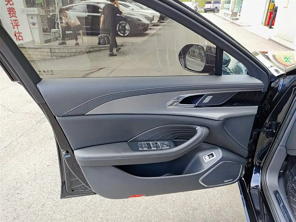 Hongqi H5 2023 2.0T Auto Smart Connect Flag Comfort фото 6