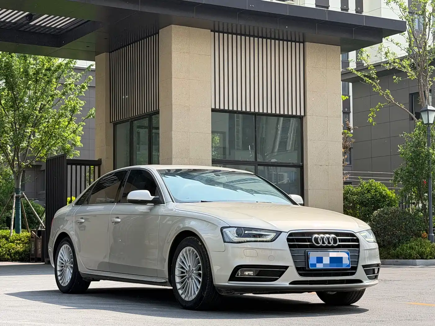 Audi A4L 2015 35 TFSI Auto Comfort фото 3