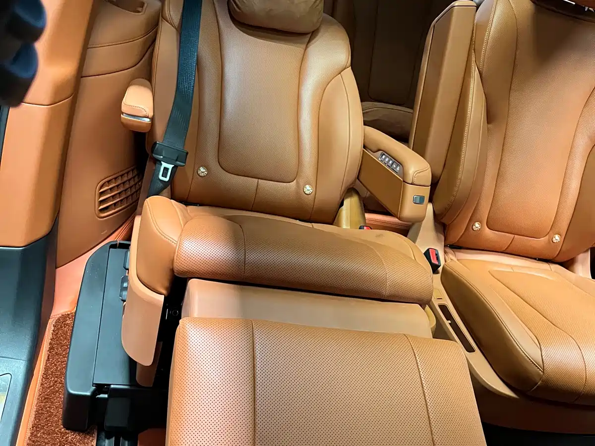 AITO Wenjie AITO M9 2024 Extended Range Ultra 42kWh 6-Seater фото 13