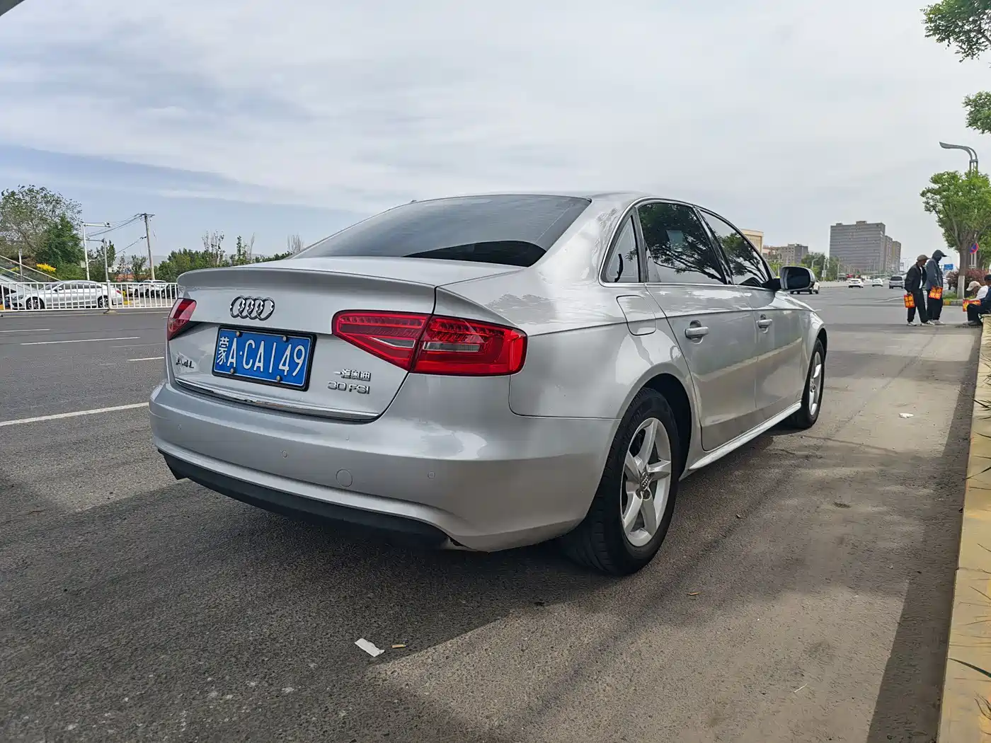 Audi A4L 2013 35 TFSI Automatic Comfort фото 4