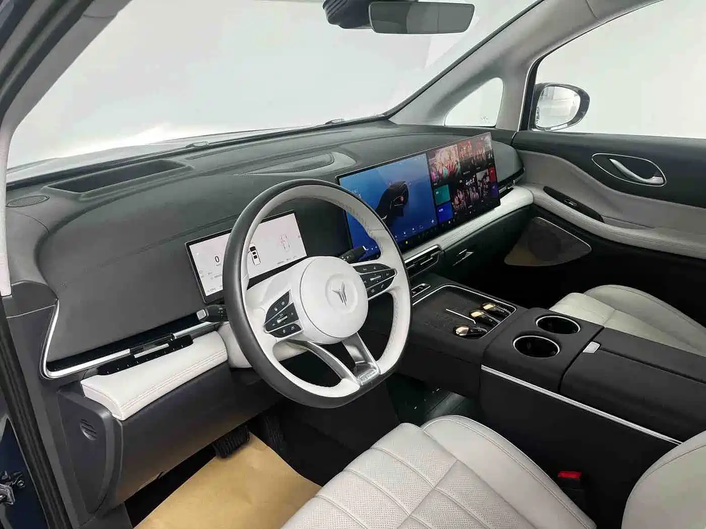 Voyah Auto Voyah Dreamer 2025 PHEV AWD Flagship Kunpeng Edition фото 15