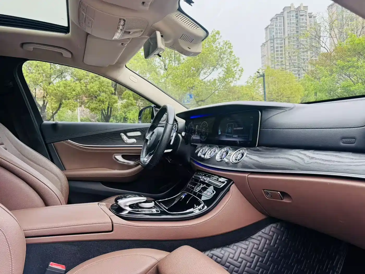 Mercedes-Benz E-Class 2016 E 200 L Sport Type фото 9