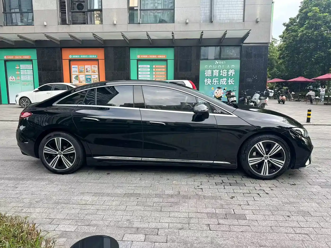 Mercedes-Benz EQE 2025 Model 500 4MATIC Luxury Edition фото 4