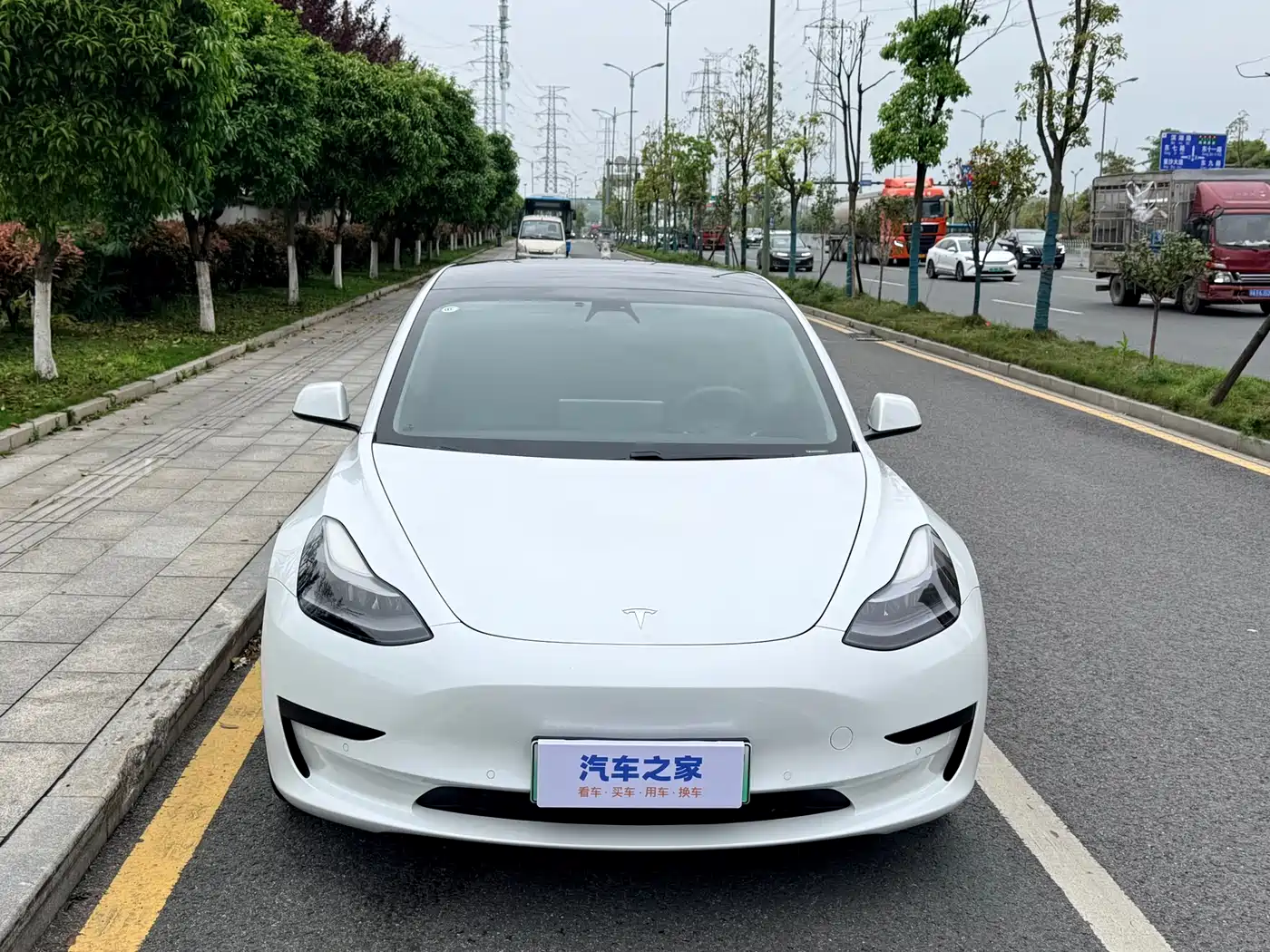TESLA MODEL 3