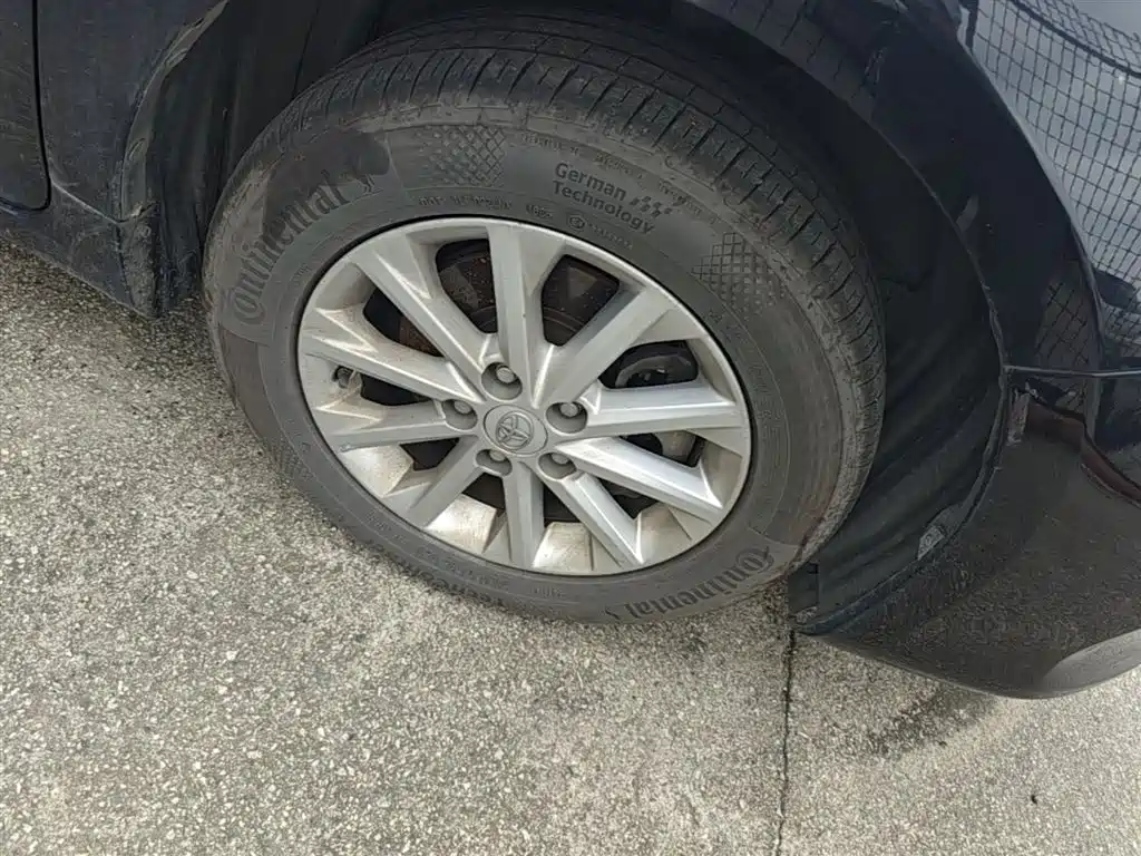 Toyota Camry 2015 2.0E Elite Edition фото 14