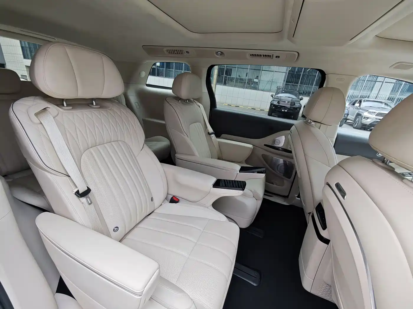 Voyah Auto Voyah Dreamer 2025 PHEV AWD Flagship Kunpeng Edition фото 24