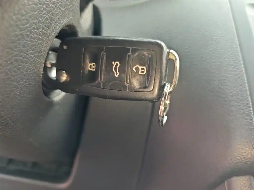 Volkswagen Polo 2016 1.4L Automatic Trend фото 9