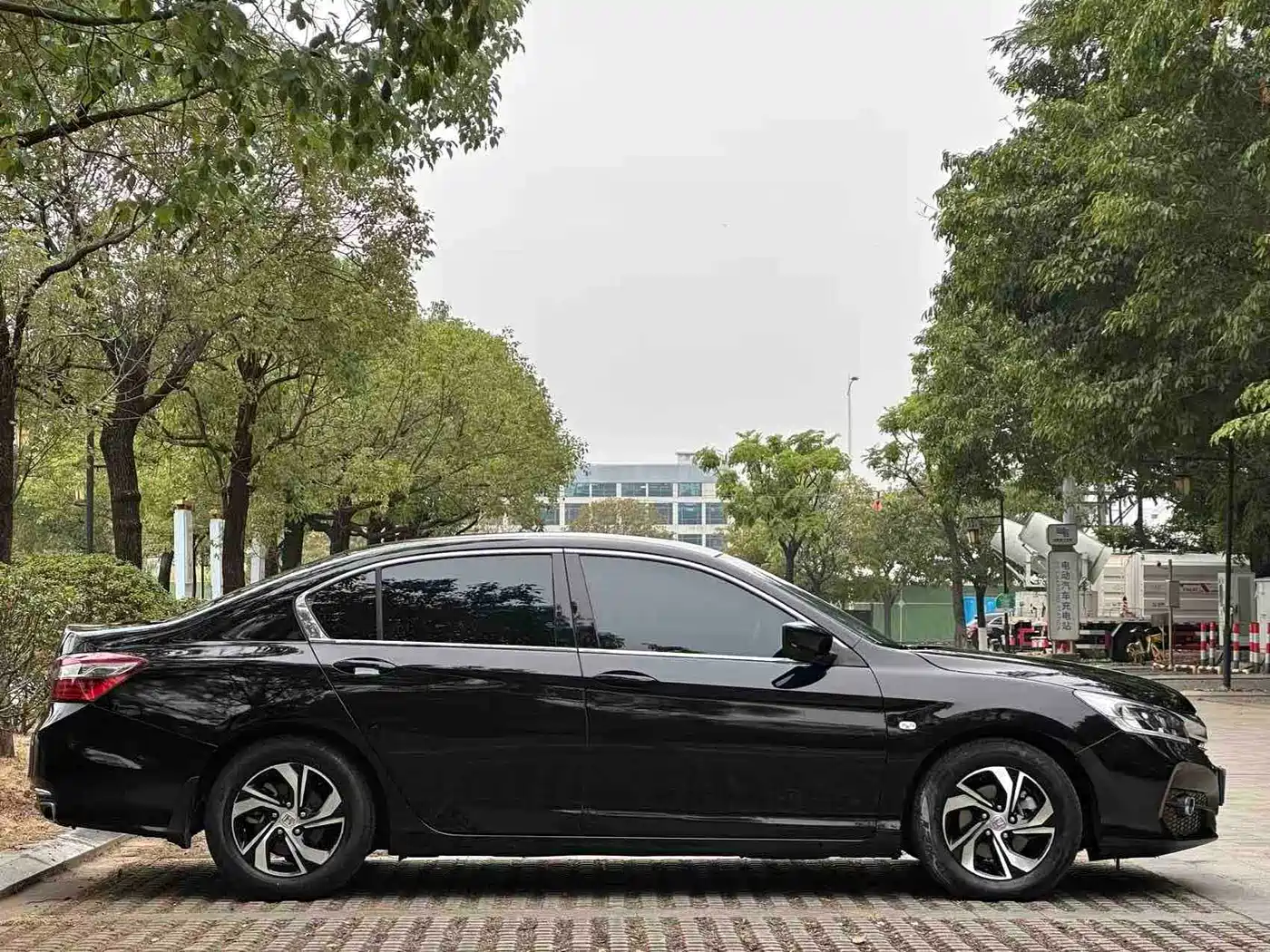 Honda Accord 2016 2.0L Comfort Edition фото 4