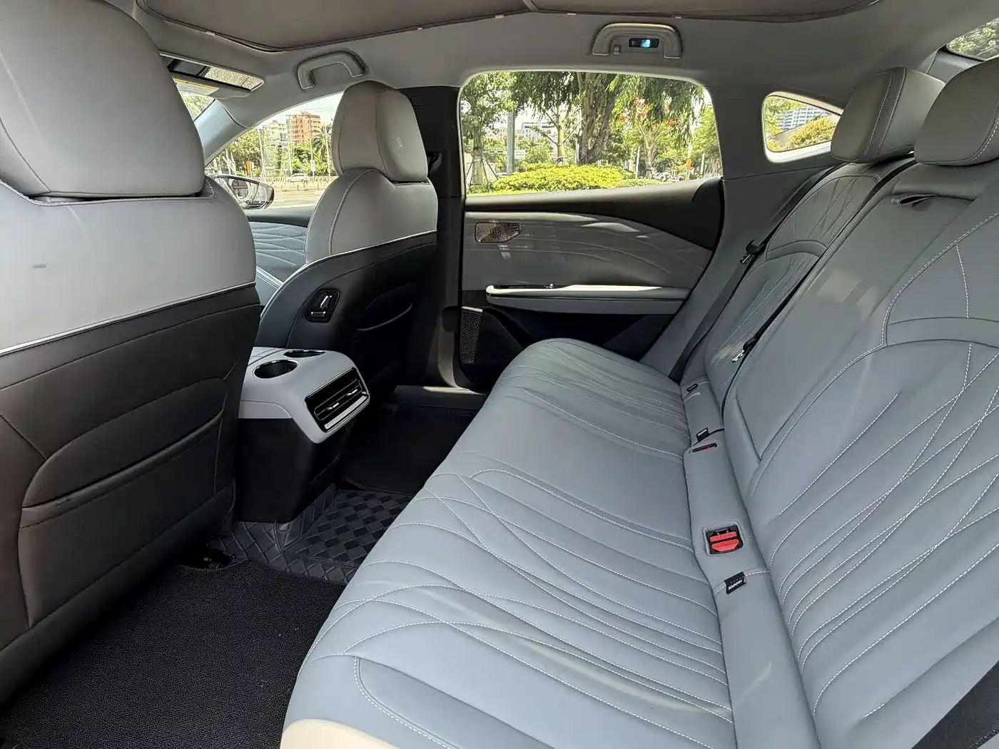 Geely Galaxy Galaxy E8 2025 575km Voyage Smart Drive Edition фото 7