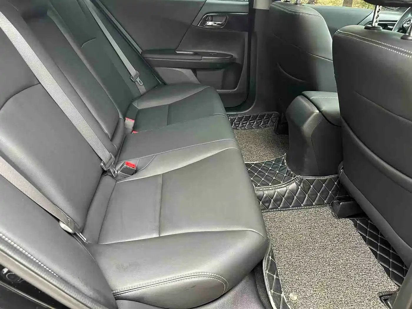 Honda Accord 2016 2.0L Comfort Edition фото 11