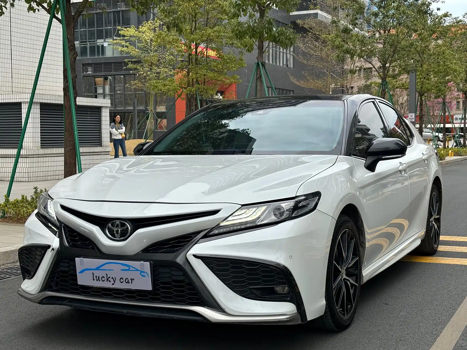 Фото 1 - Toyota Camry