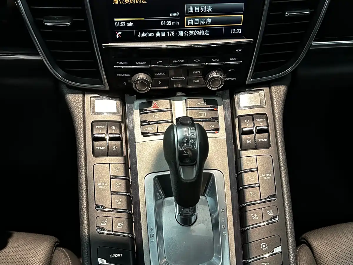 Фото 12 - Porsche Panamera