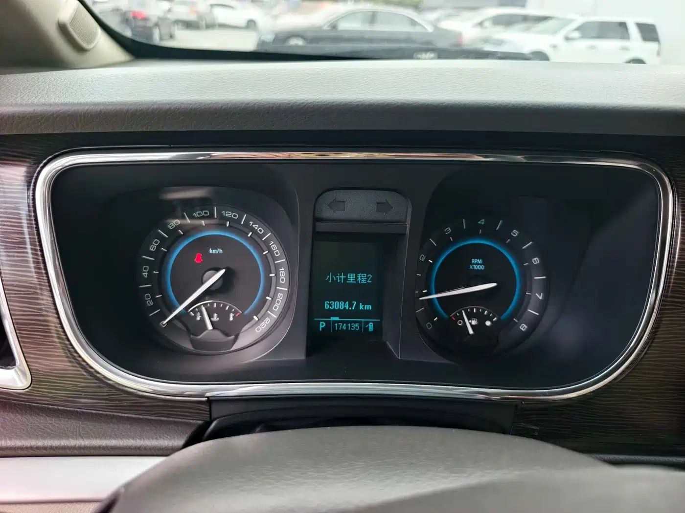 Buick GL8 2011 2.4L CT Luxury Business Comfort Edition фото 4