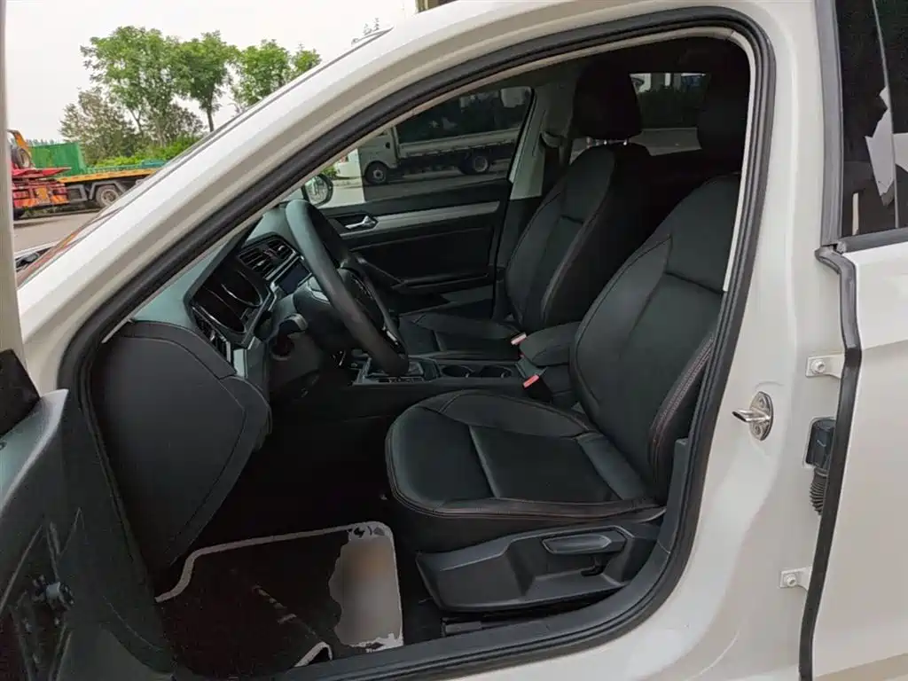 Volkswagen Lamando 2015 230TSI Manual Style Edition фото 15