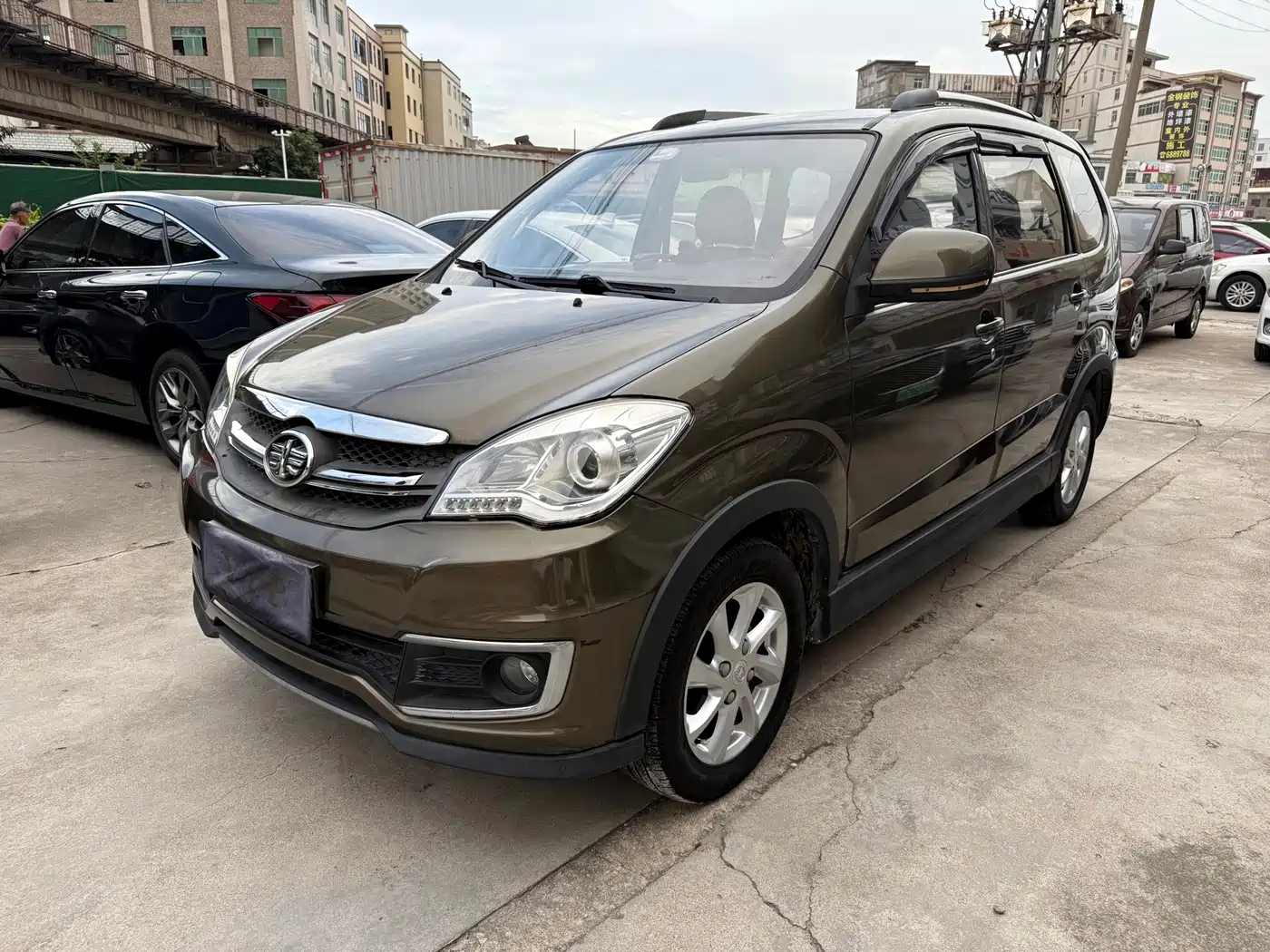 FAW Senya S80 2015 2015 1.5L Manual 7-Seater Navigation Edition