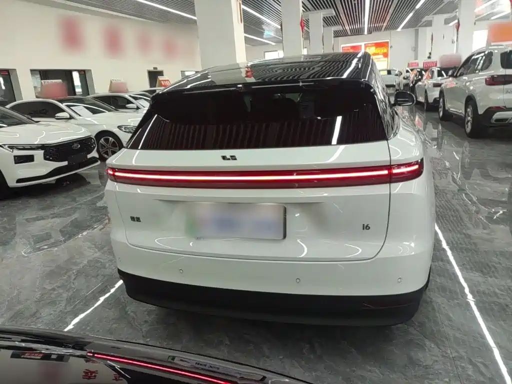 Li Auto i6 2026 2025 2WD Base Model
