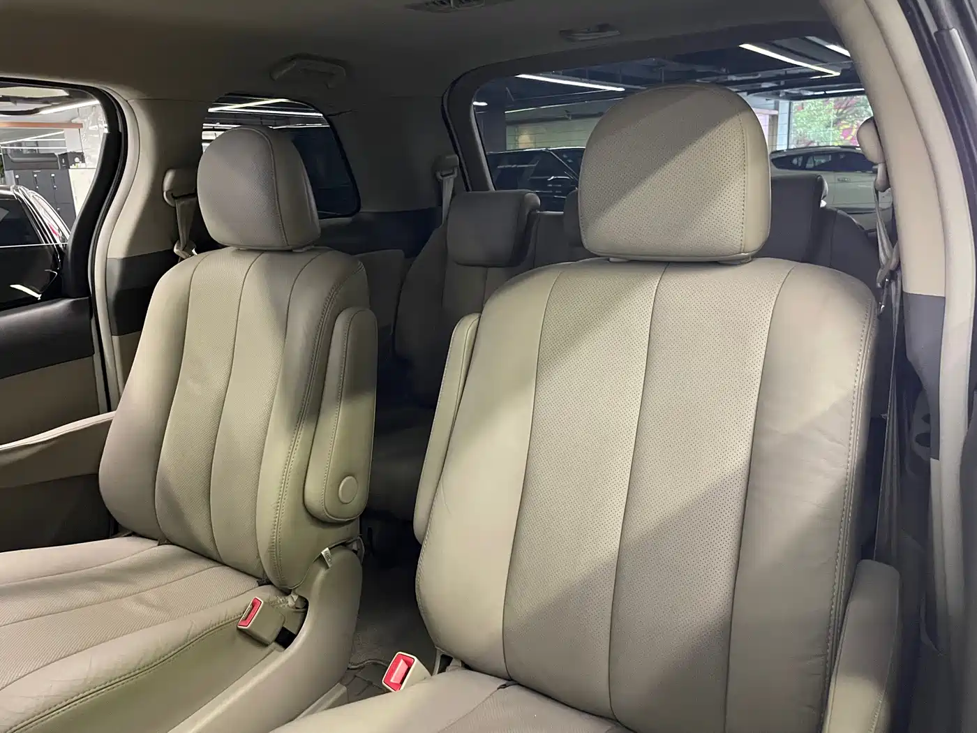 BYD M6 2014 2013 2.4L Automatic Premium
