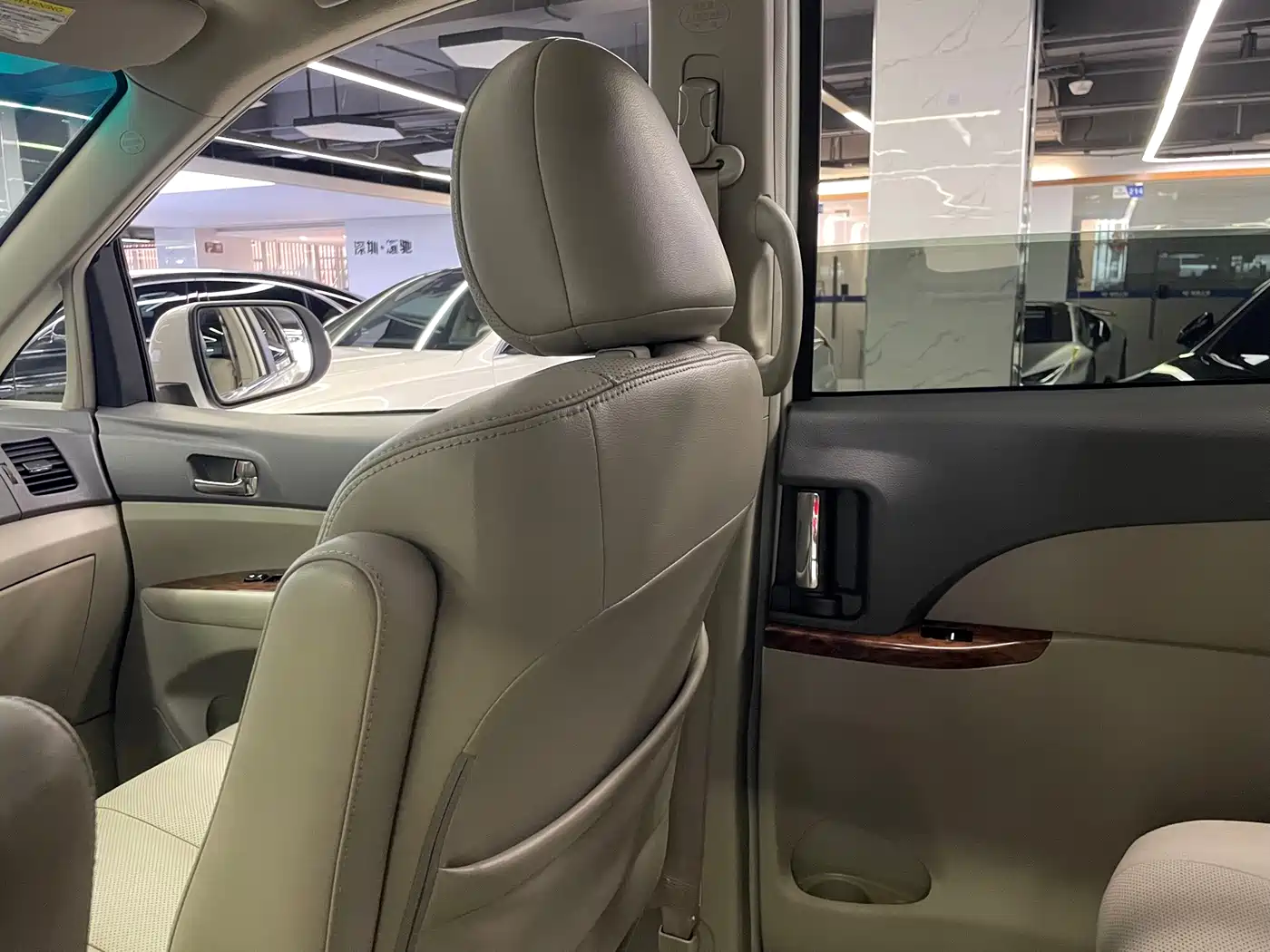 BYD M6 2014 2013 2.4L Automatic Premium