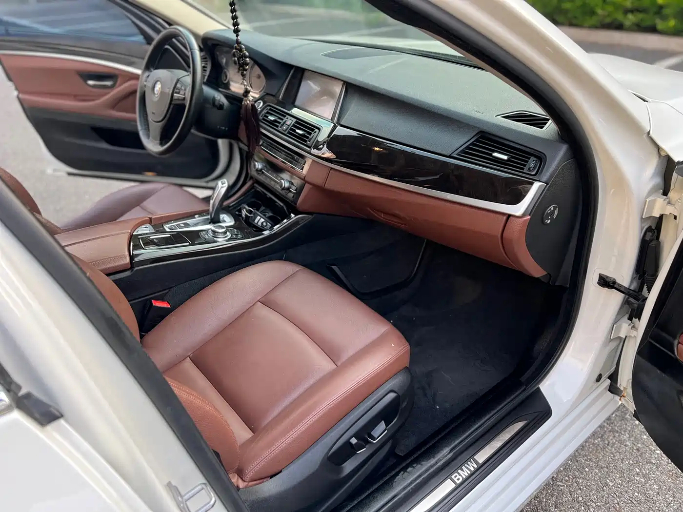 BMW 5 Series 2014 525Li Leading фото 7