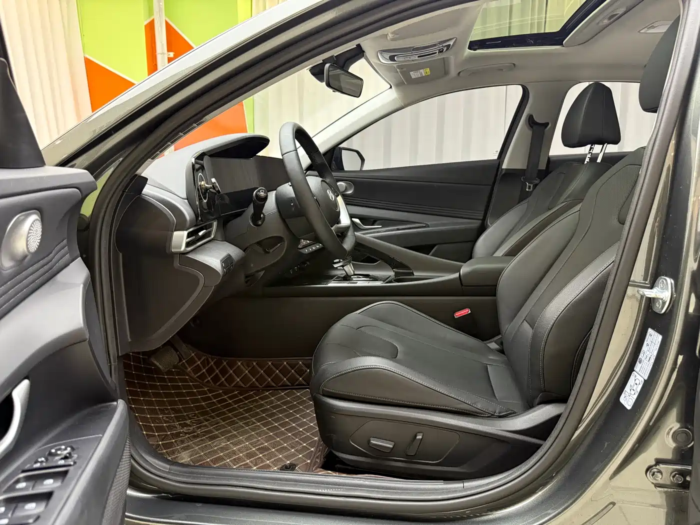 Hyundai Elantra 2023 Model 1.5L CVT LUX Premium Edition фото 7