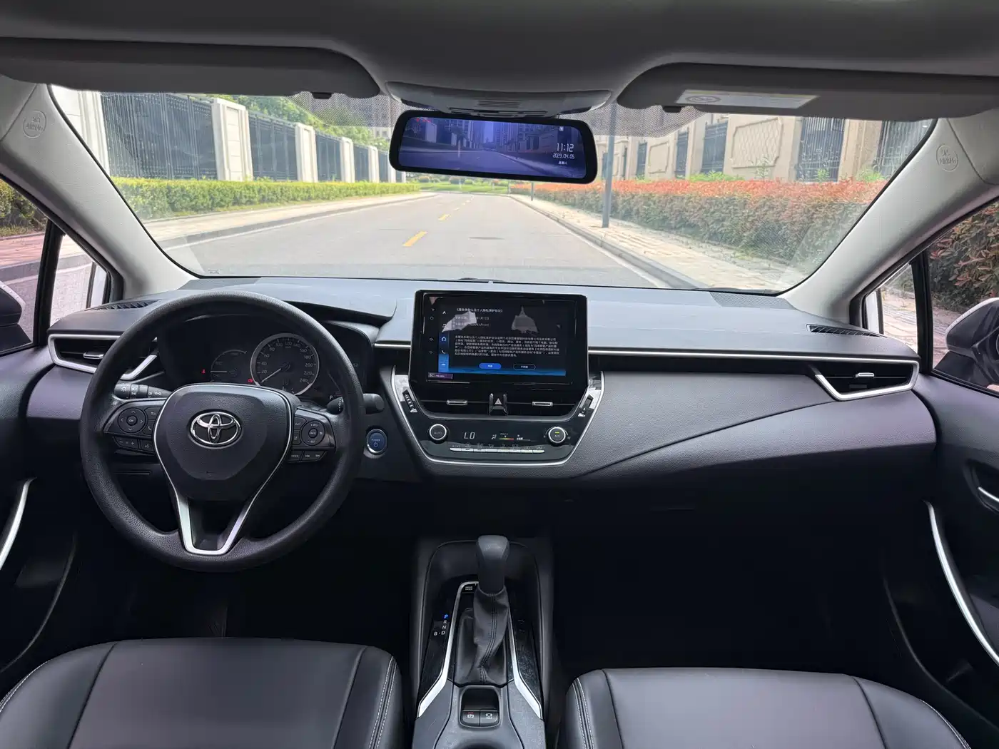 Toyota Corolla 2021 Hybrid 1.8L E-CVT Pioneer Edition фото 12