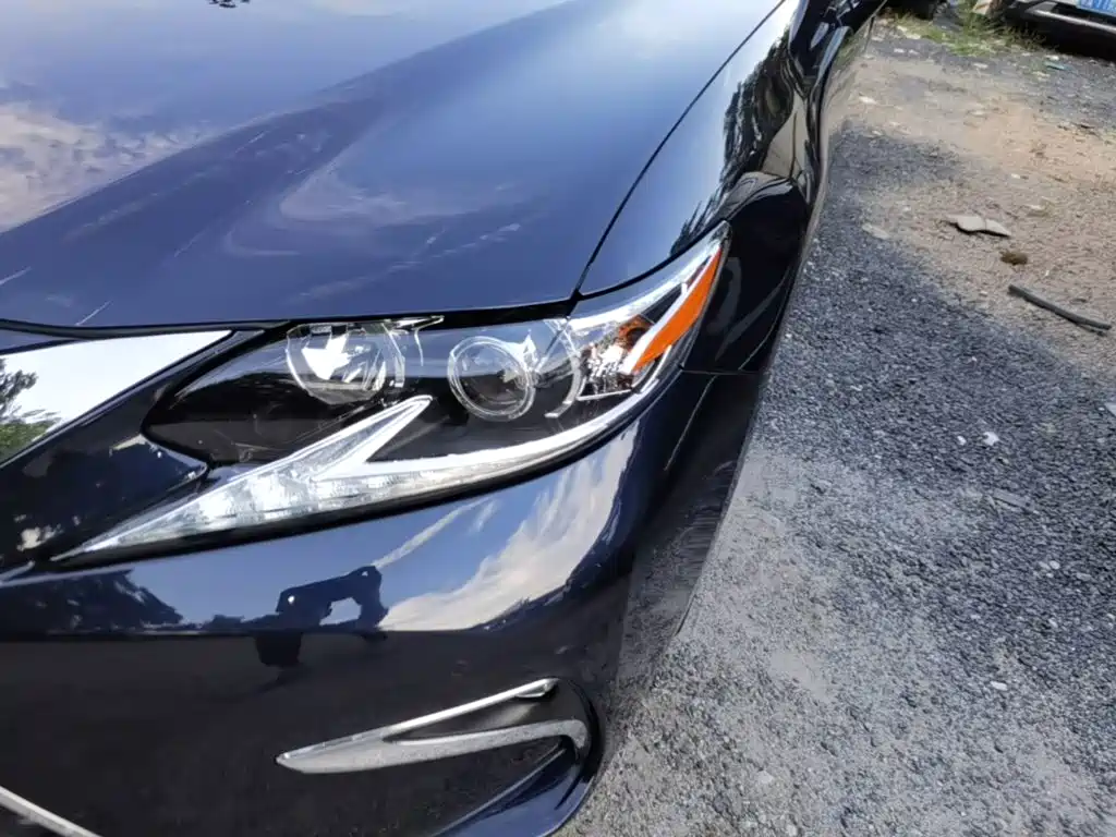 Фото 24 - Lexus ES