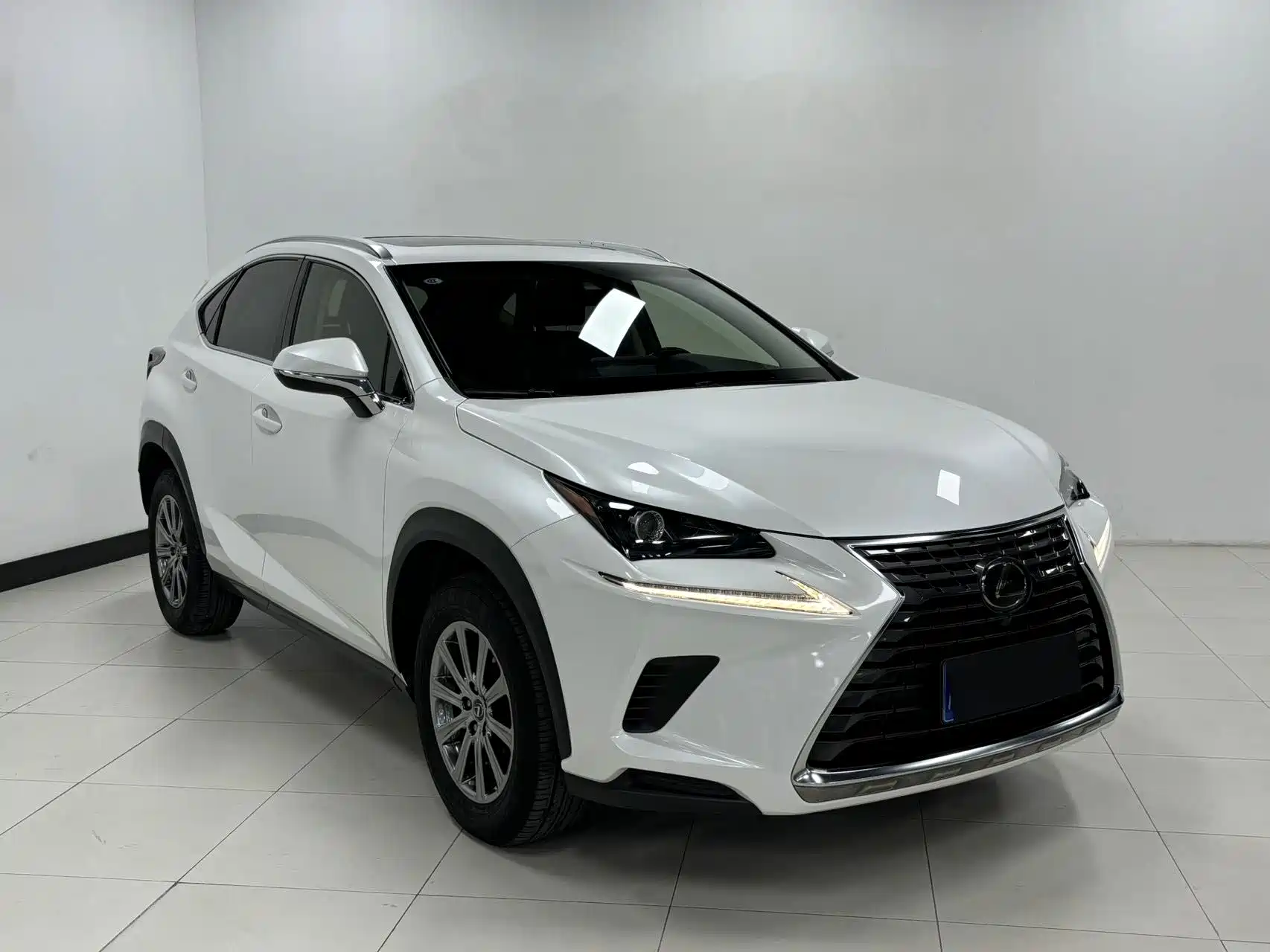 Фото 3 - Lexus NX