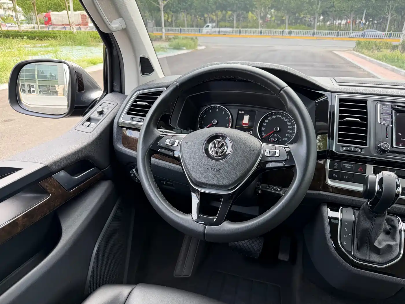 Volkswagen Multivan 2018 2018 2.0TSI 4WD Explorer Edition 7-Seater