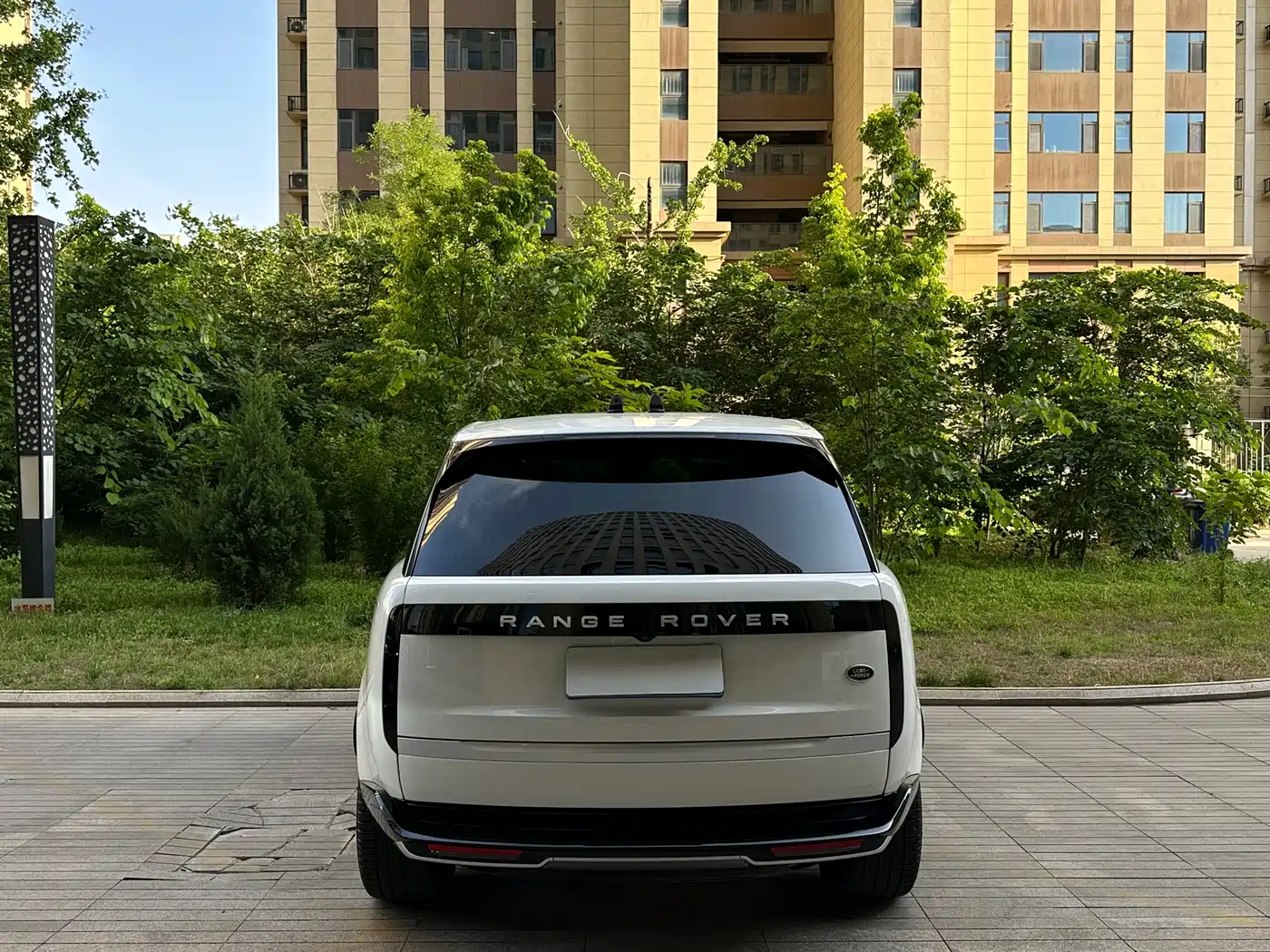 Land Rover Range Rover 2023 3.0 L6 400PS Genesis Extended Version фото 6