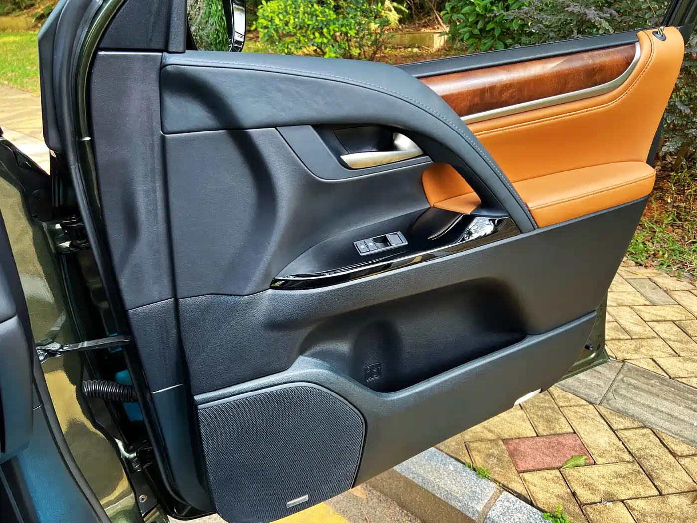 Lexus LX фото 14