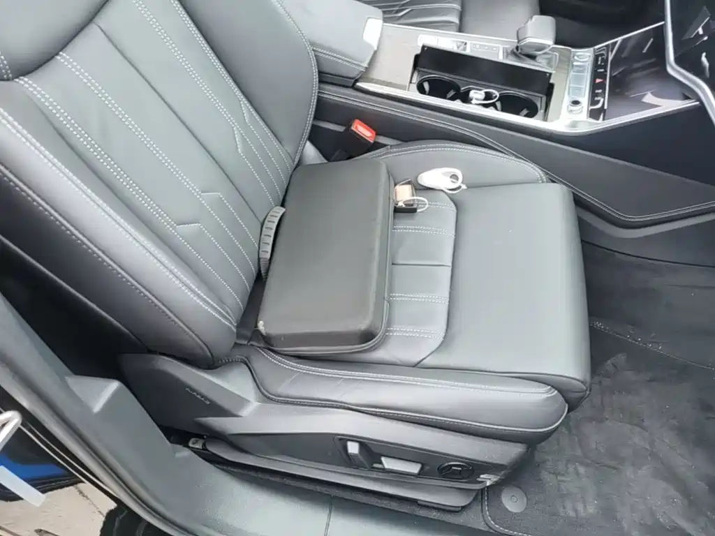 Фото 25 - Audi A6L