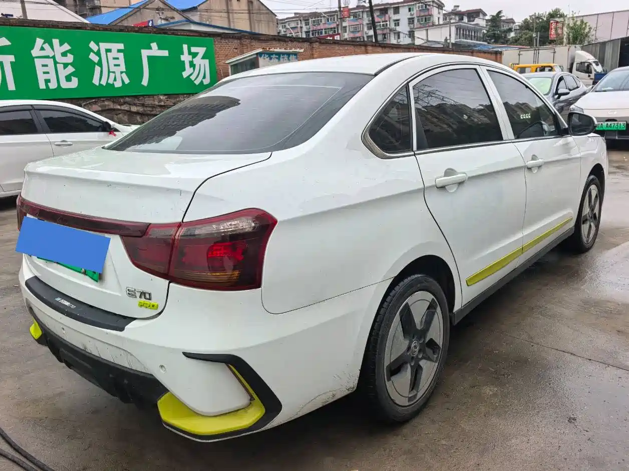DONGFENG E70