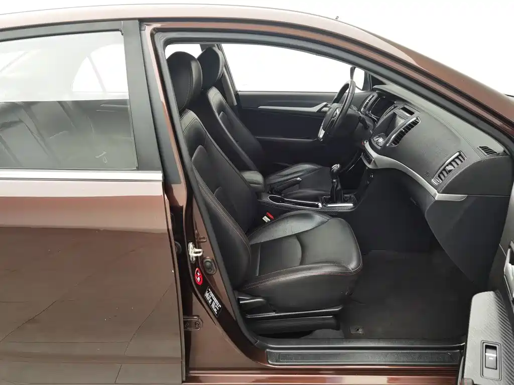 Фото 23 - Geely Vision