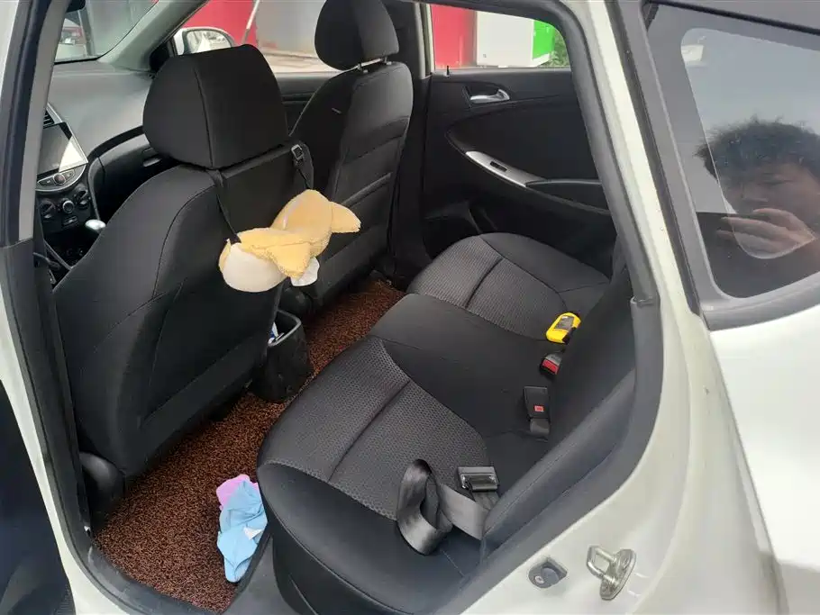 Hyundai Reina 2014 Model 1.4L Automatic GLX фото 11