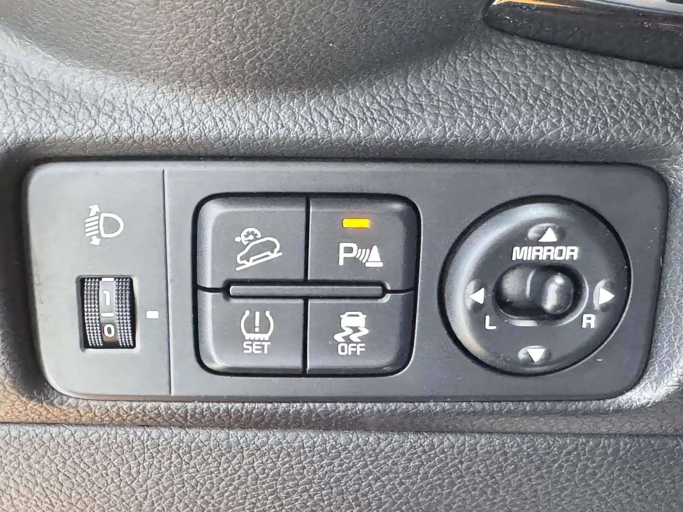 Kia KX1 2021 1.4L CVT Fun Sunroof Version фото 9
