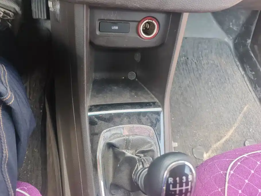 Baojun 310W 2018 2017 1.5L Manual Fashion Edition (China V)