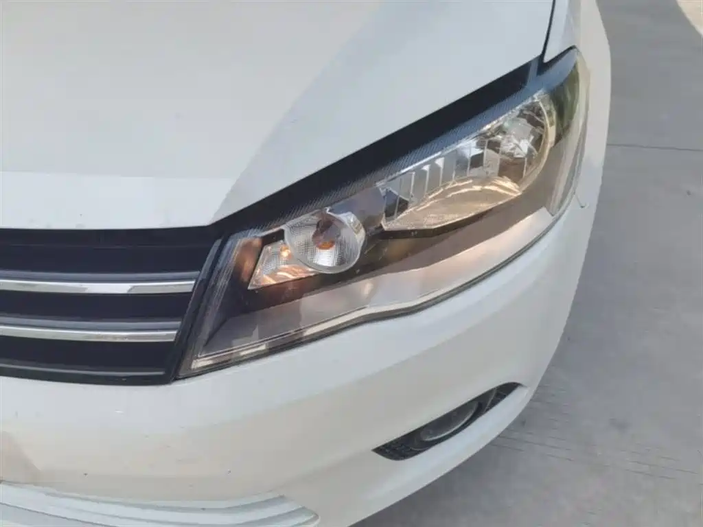 Volkswagen Jetta 2016 1.6L 25th Anniversary Edition фото 24