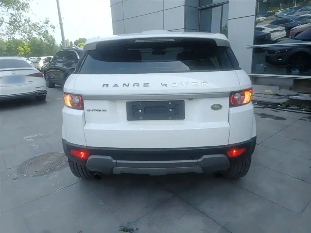Land Rover Range Rover Evoque 2015 2.0T 5-Door Intelligent Edition фото 6